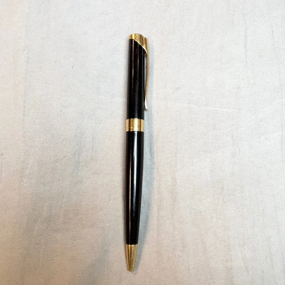 Waterman Paris L'Etalon ballpoint pen in black lacquer Gold Trim blue ink